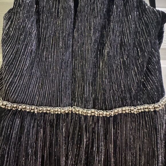 Elegant Black Evening Dress - Picture 4 of 9